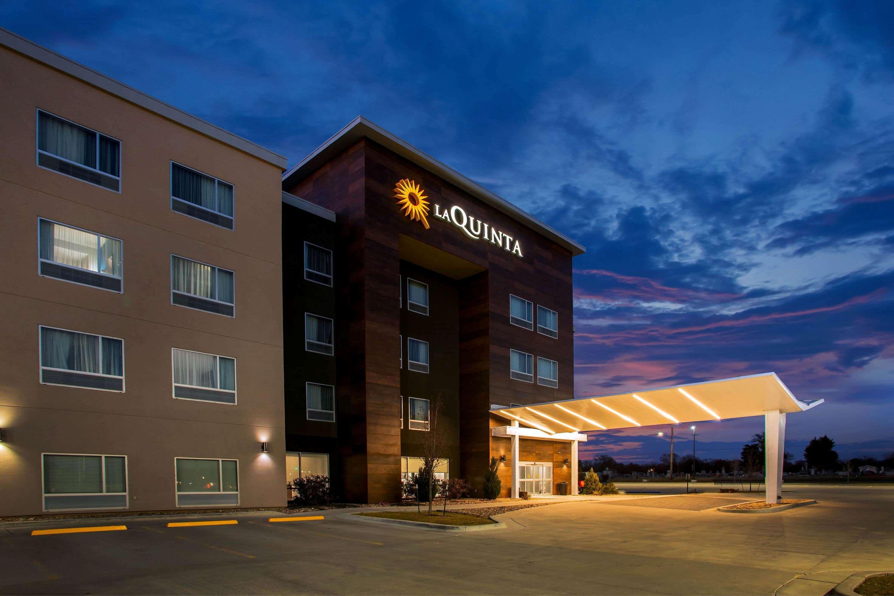 La Quinta By Wyndham Pittsburg Hotel Exterior photo